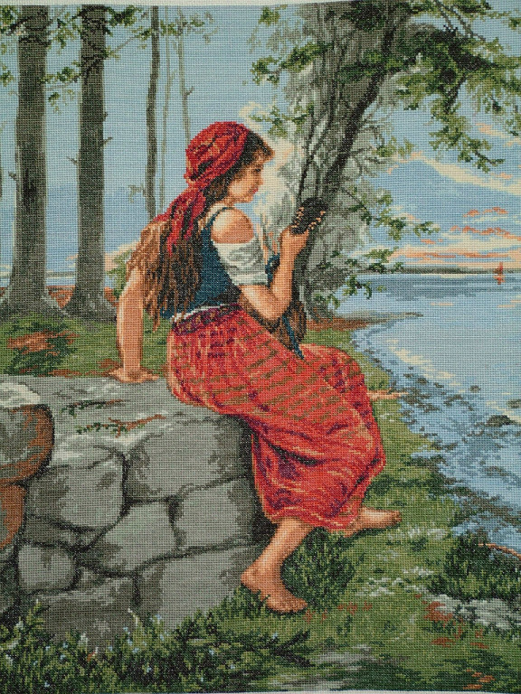 Девушка с мандолиной. Вышивка крестом